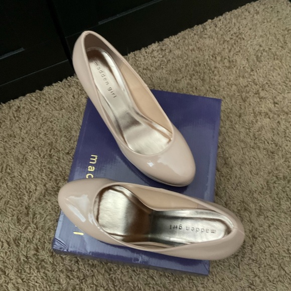 Nude heels - closet staples! 9 DSW Patent Leather - Picture 7 of 8